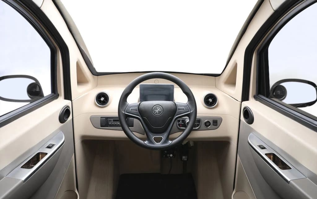 Interior und Cockpit des Ark Zero E-Autos
