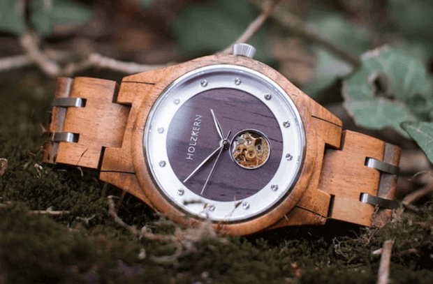 Holzkern Uhr aus Märchen Kollektion