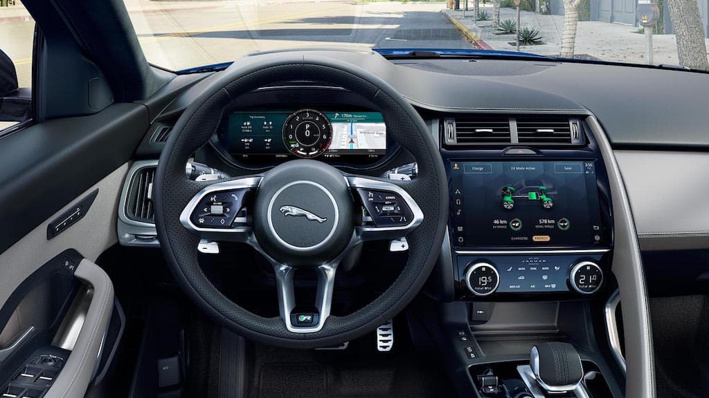 Cockpit und Infotainment-System des Jaguar E-Pace 2021 