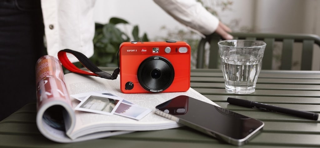 Leica Sofort 2 Sofortbildkamera in Rot