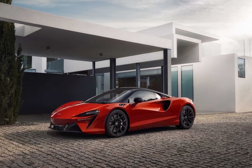 2021 McLaren Artura in Rot