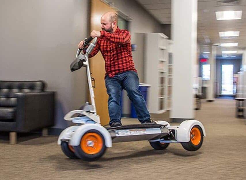 ResortBoard Scooter im Büro