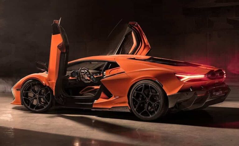 Lamborghini Revuelto Hybrid-Supercar: LB 744 als Tribut